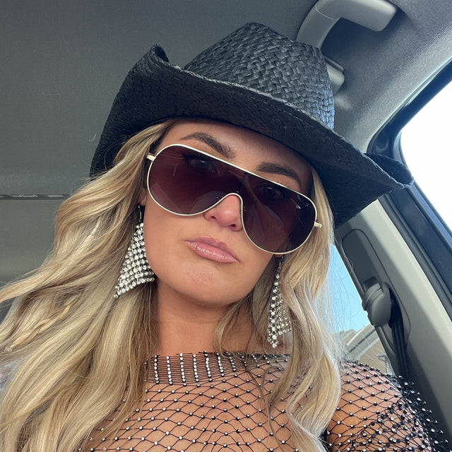 customer content - shannon___leigh wearing dime optics tarzana in brushed gold frame and brown gradient lenses