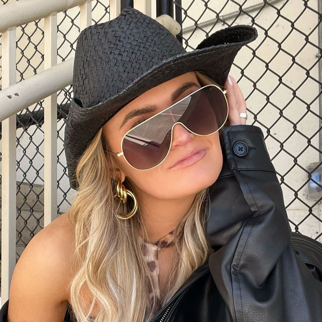 customer content - shannon___leigh wearing dime optics tarzana in brushed gold frame and brown gradient lenses