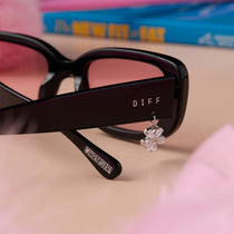 CHER - BLACK + PINK GRADIENT SUNGLASSES