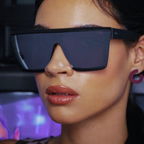 model wearing unlocked matte black + grey mirror